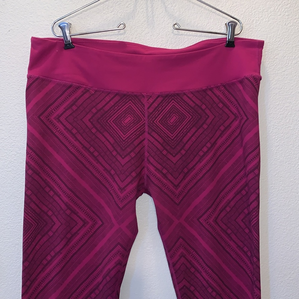 Fabletics Salar Printed Powerhold Leggings Mulber… - image 4